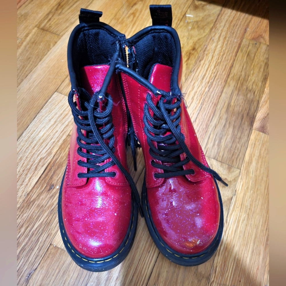 Girls size 1 Dr Martins!